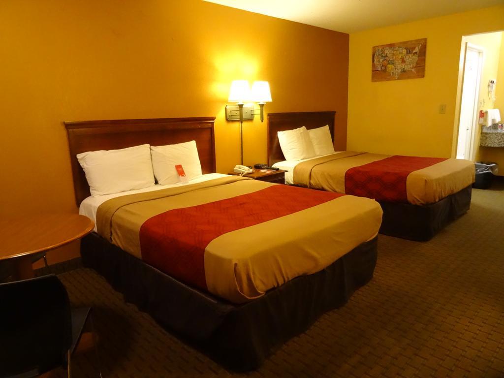 Econo Lodge Fredericksburg Near I-95 Zewnętrze zdjęcie